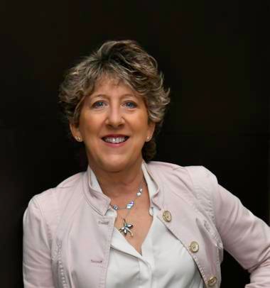 Dr. Carolyn M. Rubin leadership quote on understanding people, featuring her professional portrait with Arabian Business Times branding in a clean, elegant carousel design.